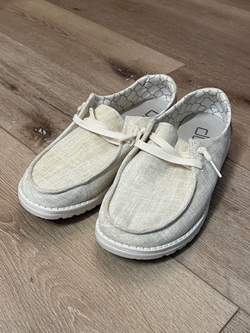 Hey Dude ~ Women's Slip-On Wendy Loafers in Sparkling Gold, Great Condition!